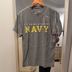 Men’s navy T-shirt, size medium (50)